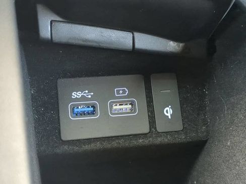 Used 2025 Genesis GV70 2.5T AWD/4WD image 19