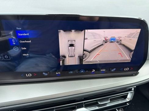 New 2026 Chevrolet Traverse LT w/ Sun and Wheel Package FWD image 23
