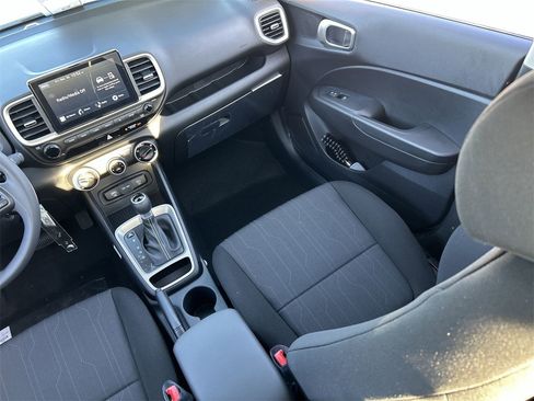 New 2026 Hyundai Venue SE image 15