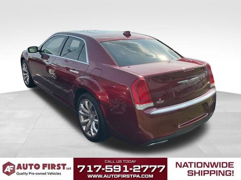 Used 2018 Chrysler 300 Limited RWD image 3