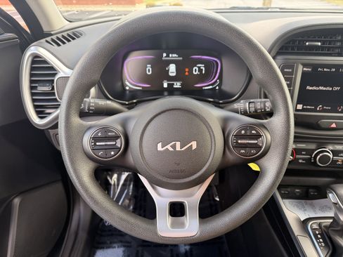 Used 2025 Kia Soul LX w/ LX Technology Package image 16