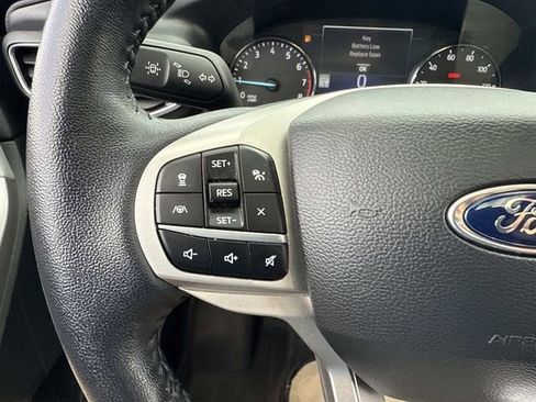 Used 2022 Ford Explorer XLT w/ Equipment Group 202A AWD/4WD image 37