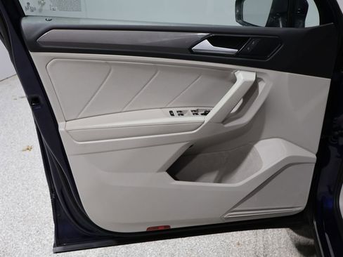 Used 2022 Volkswagen Tiguan SE image 12