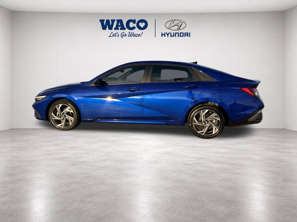 Used 2025 Hyundai Elantra Sport FWD image 4