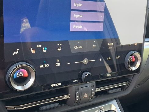 Used 2025 Lexus GX 550 w/ Accessory Package (2T) AWD/4WD image 18