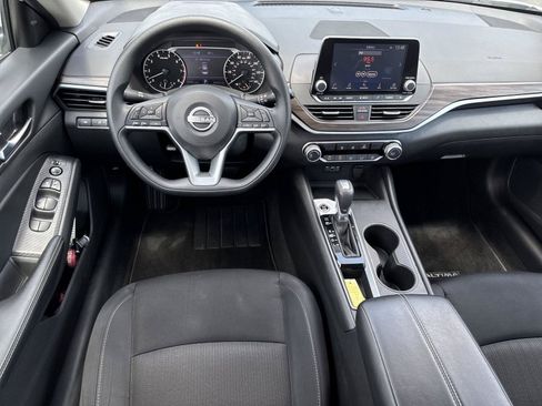 Used 2025 Nissan Altima 2.5 SV FWD image 14
