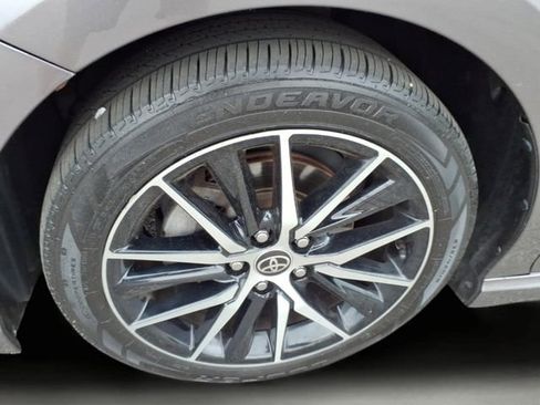 Used 2022 Toyota Camry SE w/ Cold Weather Package FWD image 9