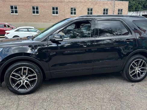 Used 2019 Ford Explorer Sport AWD/4WD image 2