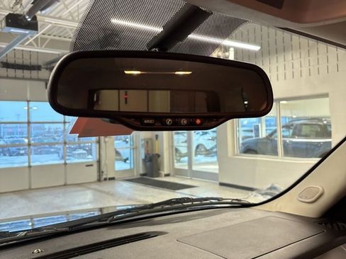 Used 2011 Cadillac Escalade Premium image 18