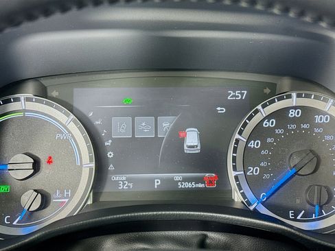 Certified 2024 Toyota Highlander XLE AWD/4WD image 12