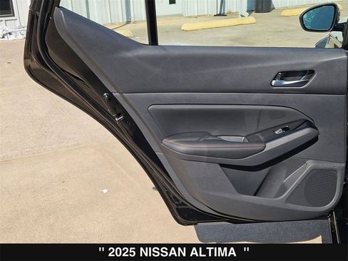 New 2025 Nissan Altima 2.5 SR image 18