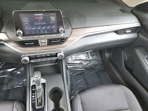 Used 2025 Nissan Altima 2.5 SV FWD image 16