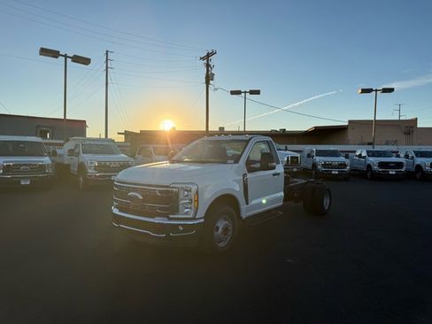 New 2025 Ford F350 XL w/ XL Chrome Package image 5
