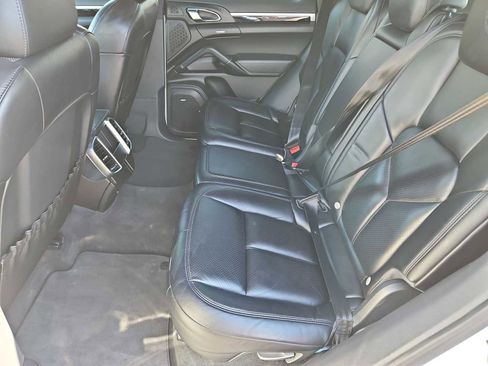 Used 2017 Porsche Cayenne image 21