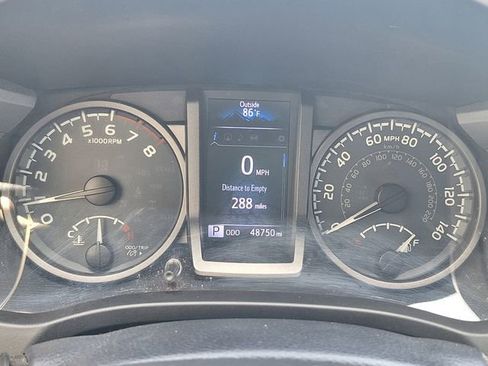 Used 2018 Toyota Tacoma TRD Off-Road AWD/4WD image 12