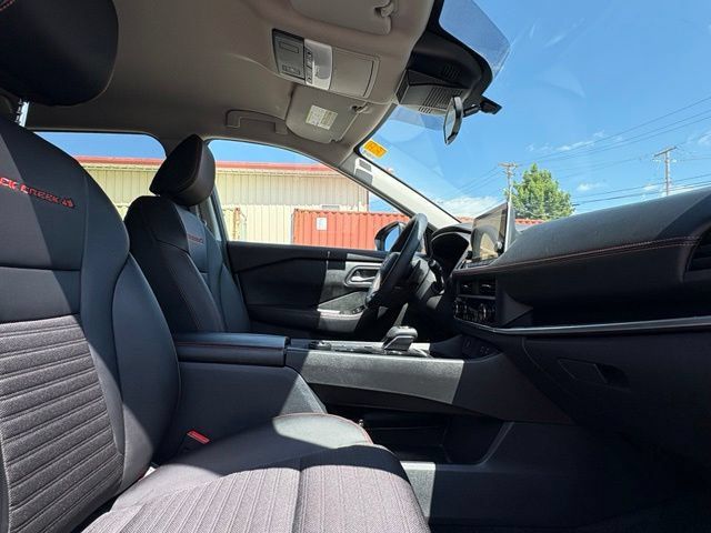 Used 2025 Nissan Rogue SV AWD/4WD image 13