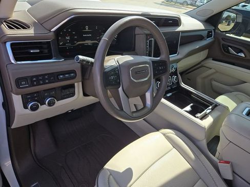 Used 2022 GMC Yukon Denali w/ Denali Premium Package AWD/4WD image 10