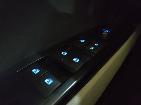 Used 2020 Toyota Camry LE FWD image 27