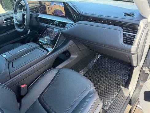 Used 2025 INFINITI QX80 Luxe image 9