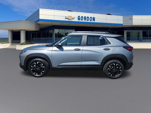 Used 2023 Chevrolet TrailBlazer LT w/ Convenience Package FWD image 2