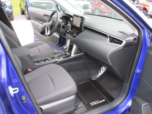 Used 2024 Toyota Corolla Cross LE AWD/4WD image 15