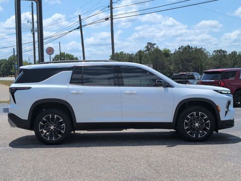 New 2026 Chevrolet Traverse LT w/ Sun and Wheel Package FWD image 7