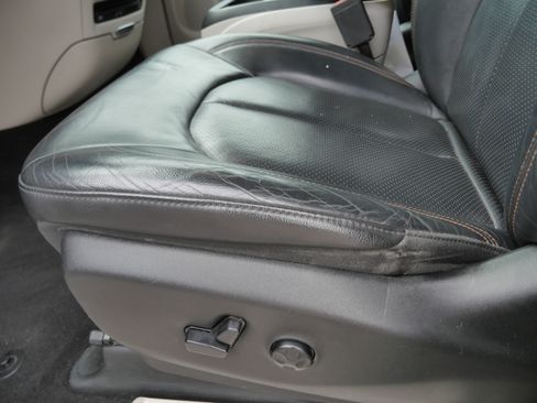 Used 2018 Chrysler Pacifica Touring-L Plus FWD image 21