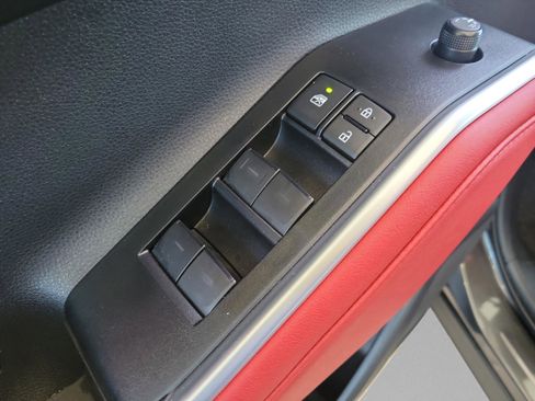 Certified 2025 Toyota Highlander XSE image 25