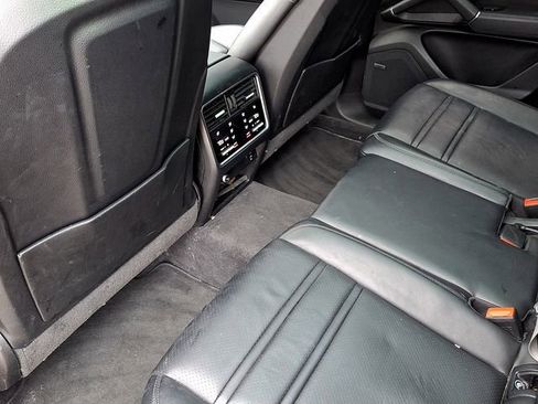 Certified 2023 Porsche Cayenne S Platinum AWD/4WD image 16
