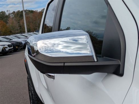 Used 2024 GMC Canyon Denali image 12