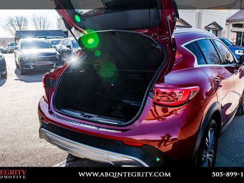 Used 2019 INFINITI QX30 ESSENTIAL w/ Cargo Package image 36