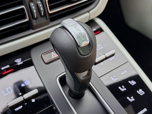 New 2026 Porsche Macan S image 23