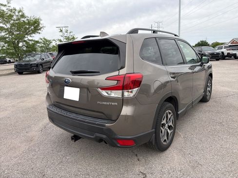 Used 2019 Subaru Forester Premium AWD/4WD image 5