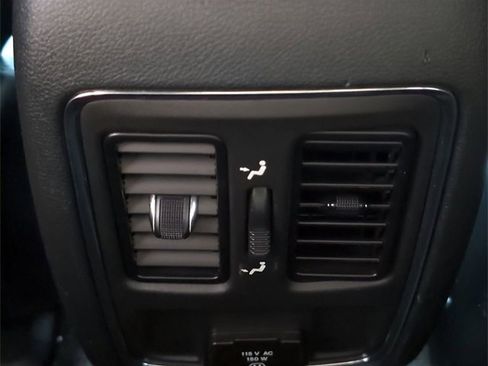 Used 2022 Jeep Grand Cherokee Laredo X image 21