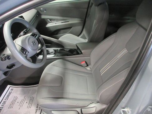 Used 2023 Hyundai Elantra SEL w/ Preferred Accessory Package image 15