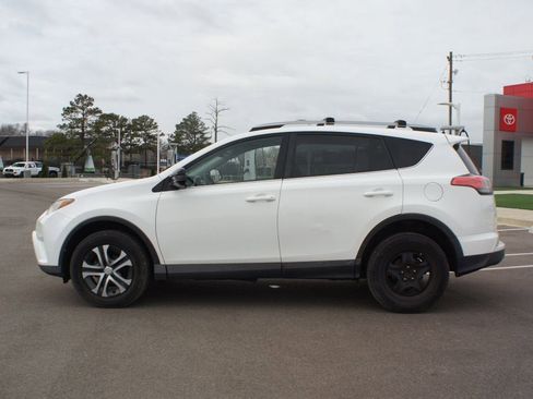 Used 2017 Toyota RAV4 LE w/ Carpet Mat Package image 10