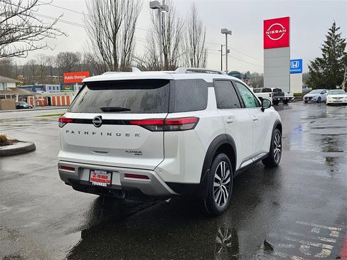 New 2025 Nissan Pathfinder Platinum image 5