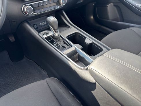 Used 2025 Nissan Sentra SV FWD image 39