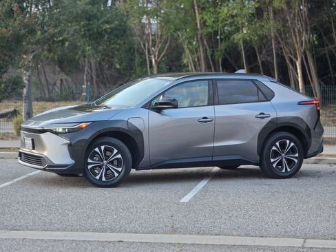 Used 2023 Toyota bZ4X XLE w/ Weather Package AWD/4WD image 15