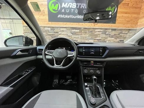 Used 2022 Volkswagen Taos SE w/ Panoramic Sunroof Package AWD/4WD image 19
