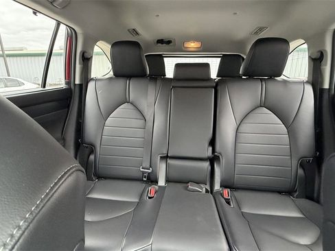 Used 2020 Toyota Highlander XLE image 15