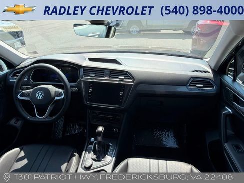 Used 2024 Volkswagen Tiguan SE w/ Panoramic Sunroof Package AWD/4WD image 6