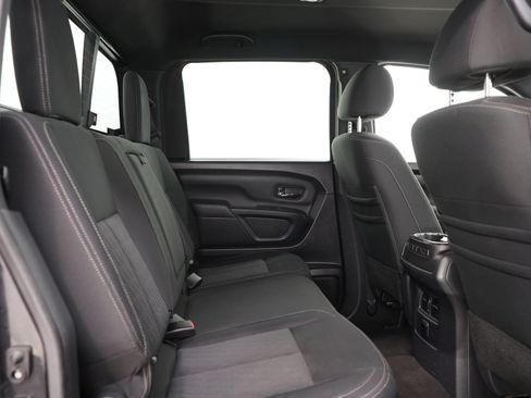 Used 2018 Nissan Titan SV w/ SV Convenience Package AWD/4WD image 12