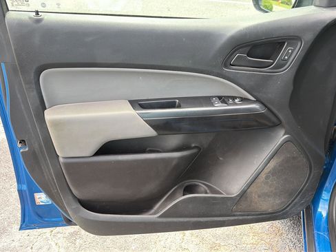 Used 2021 Chevrolet Colorado W/T w/ Custom Special Edition RWD image 17
