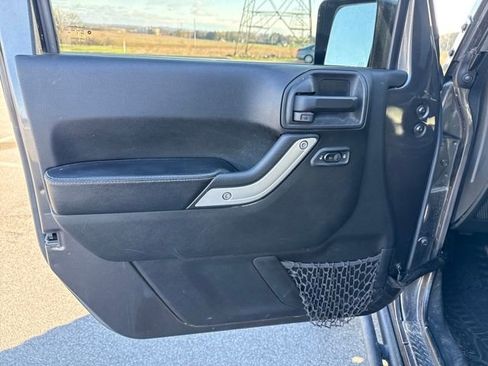 Used 2017 Jeep Wrangler Unlimited Rubicon AWD/4WD image 44