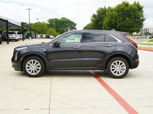 Used 2023 Cadillac XT4 Luxury w/ Cold Weather Package FWD image 2