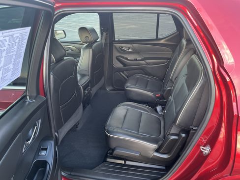 Used 2023 Chevrolet Traverse Premier image 14