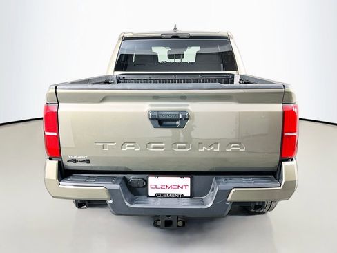 Used 2025 Toyota Tacoma TRD Sport AWD/4WD image 8