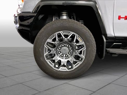 Certified 2025 GMC Hummer EV 2X w/ LPO, Sport Package image 9