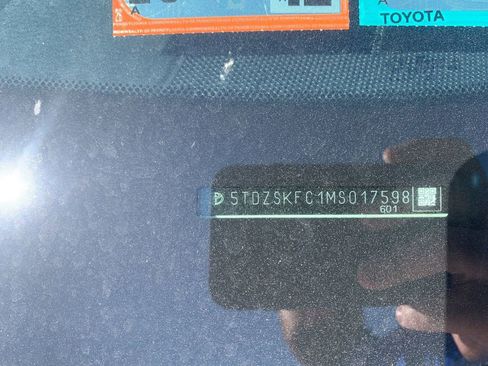 Used 2021 Toyota Sienna Limited AWD/4WD image 9